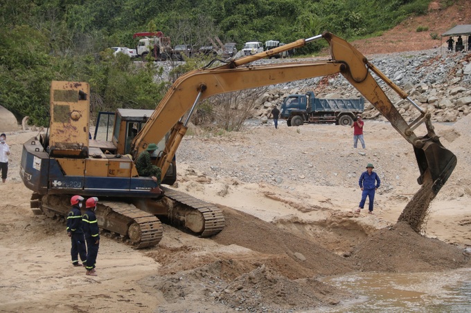 Bắt đầu tìm kiếm nạn nhân mất tích tại Rào Trăng, giai đoạn 5 - Ảnh 12.