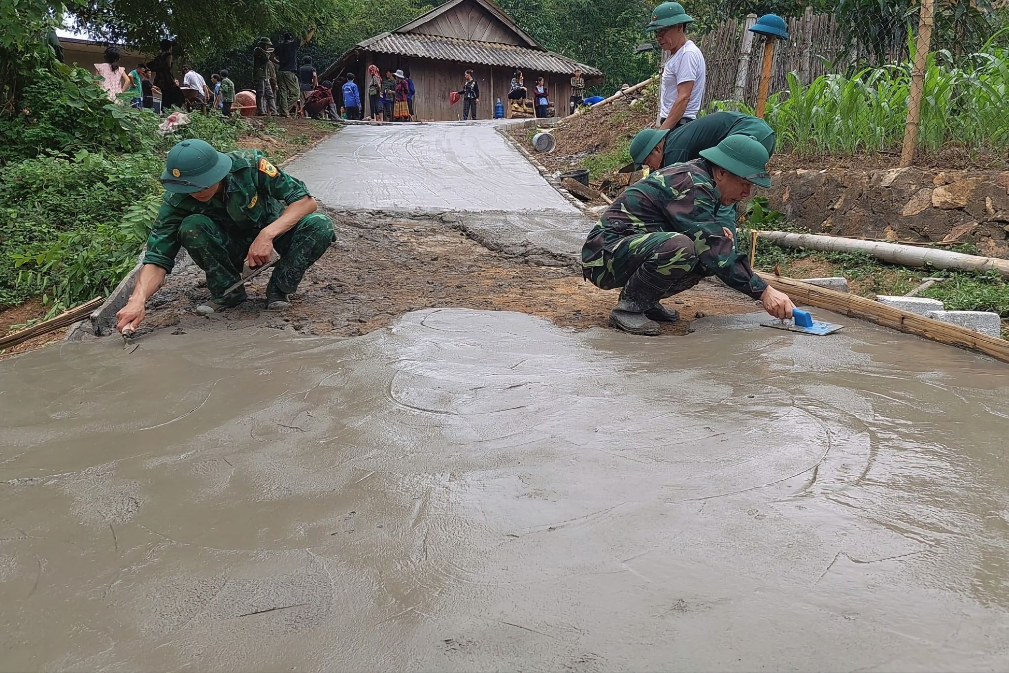 20.000 đồng của người lính biên phòng giúp dân vùng biên đuổi nghèo - 7 20.000 đồng của người lính biên phòng giúp dân vùng biên đuổi nghèo - 7