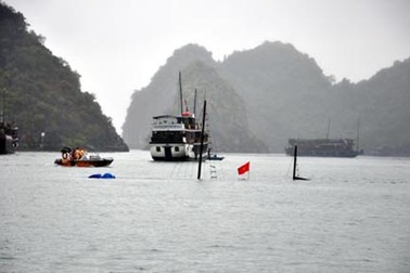 Lại thêm một tàu du lịch bị chìm ở vịnh Hạ Long 