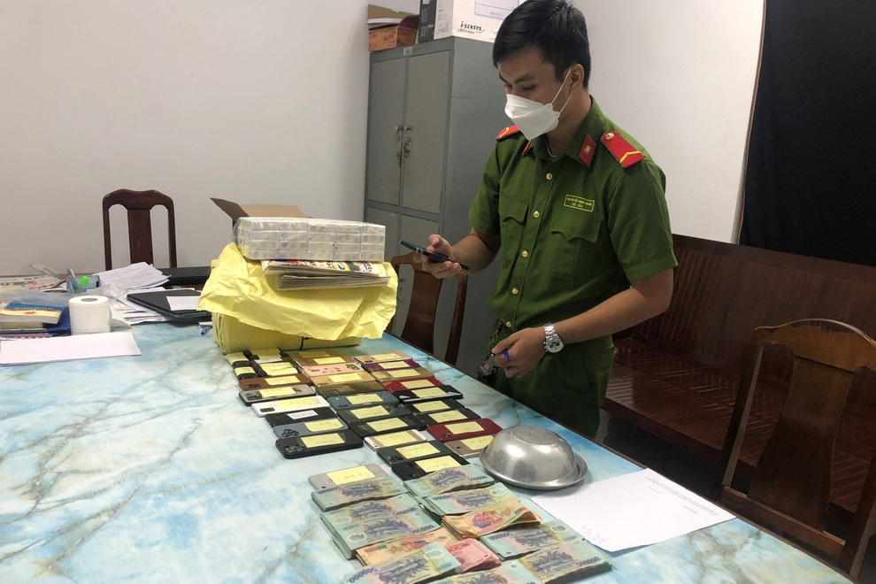 30 nam nữ thuê hội trường khách sạn ven biển Đà Nẵng để đánh bạc - 2 30 nam nữ thuê hội trường khách sạn ven biển Đà Nẵng để đánh bạc - 2