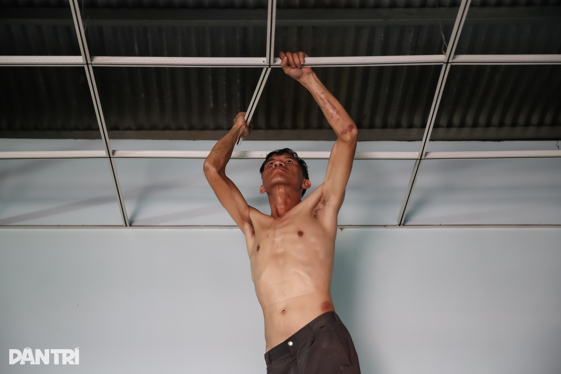 Nhà của người dân nứt toác sau vụ nổ khiến 6 người chết ở Đồng Nai - 11 Nhà của người dân nứt toác sau vụ nổ khiến 6 người chết ở Đồng Nai - 11