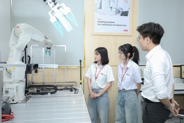 Doanh thu nhiều trường đại học lập đỉnh mới, học phí vẫn chiếm áp đảo