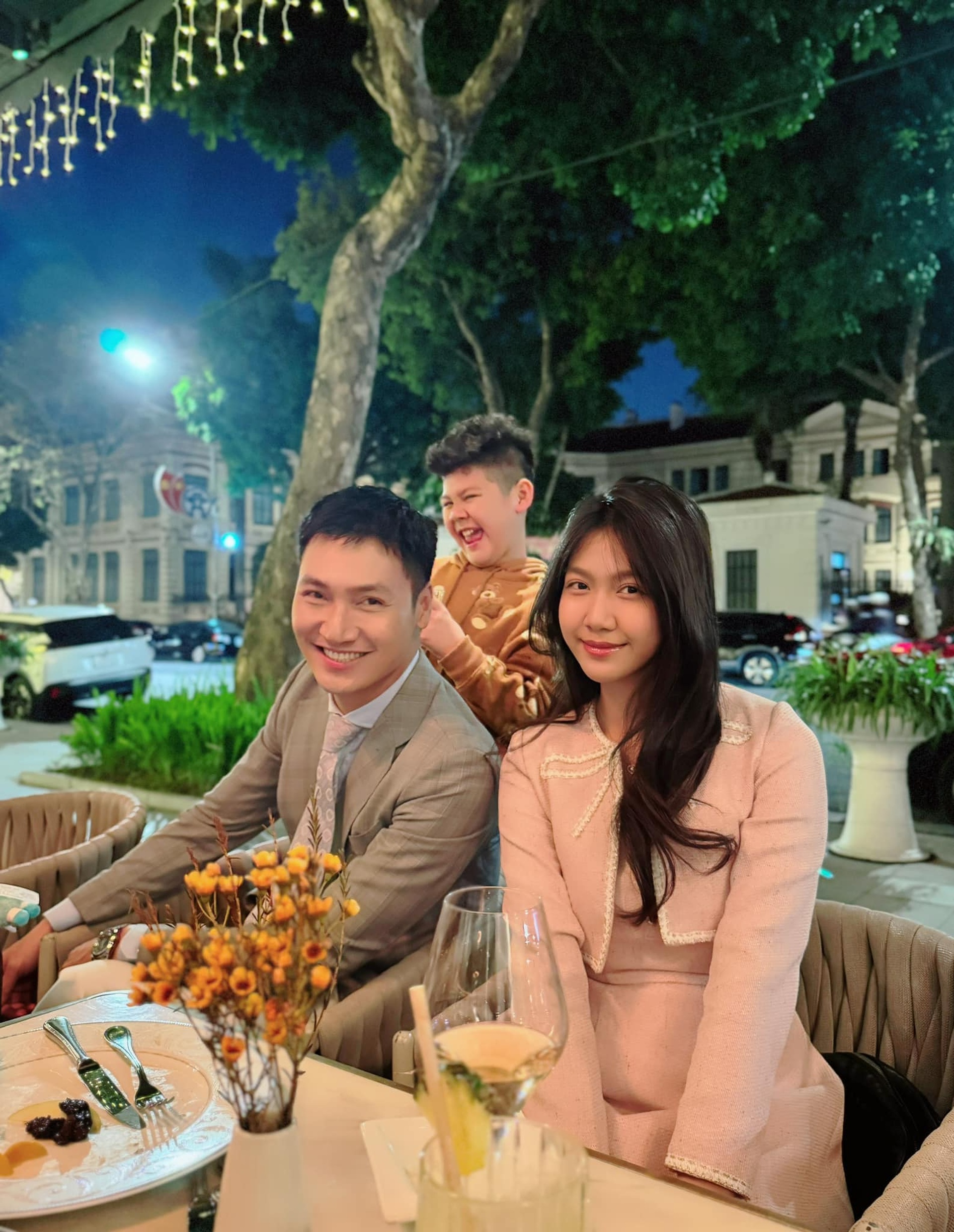 Con gái 16 tuổi của Mạnh Trường gây sốt: Xinh như hoa hậu, cao gần bằng bố - 7 Con gái 16 tuổi của Mạnh Trường gây sốt: Xinh như hoa hậu, cao gần bằng bố - 7