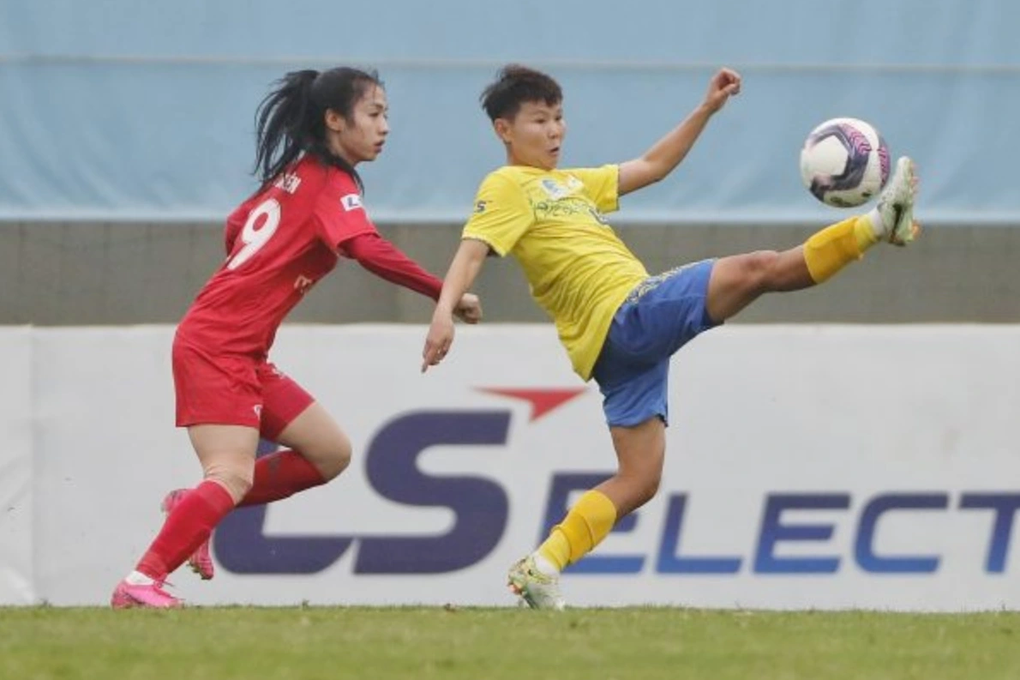 Bích Thùy tỏa sáng giúp đội nhà dẫn đầu giải bóng đá nữ quốc gia 2023 - 1 Bích Thùy tỏa sáng giúp đội nhà dẫn đầu giải bóng đá nữ quốc gia 2023 - 1