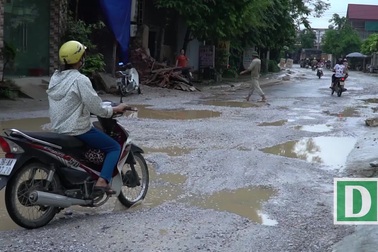 Thanh Hóa: Tỉnh lộ nhằng nhịt "ổ trâu, ổ gà" vì xe tải hạng nặng