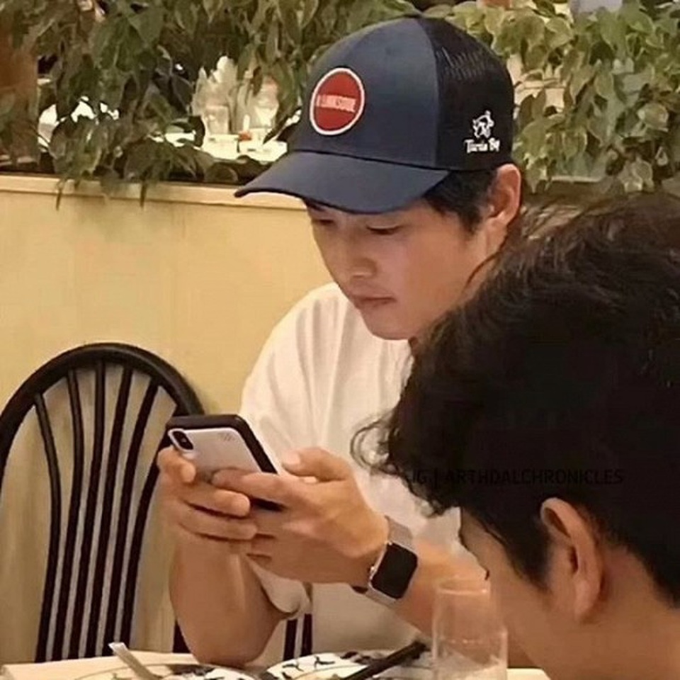 Hình ảnh hiếm hoi của Song Joong Ki sau khi ly hôn - 2 Hình ảnh hiếm hoi của Song Joong Ki sau khi ly hôn - 2
