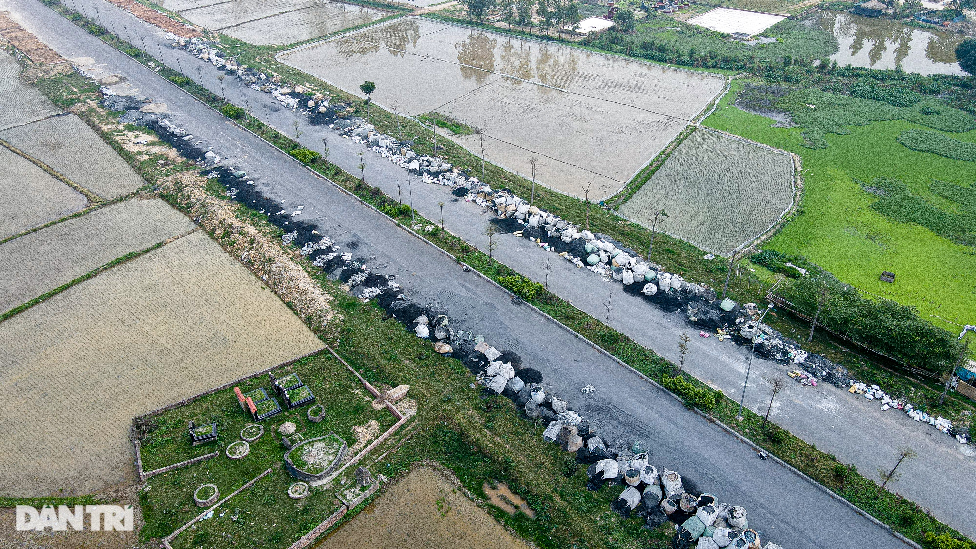 Làng ám khói, người dân nhọ nhem quanh năm vì xỉ thải nhôm ở Bắc Ninh - 9 Làng ám khói, người dân nhọ nhem quanh năm vì xỉ thải nhôm ở Bắc Ninh - 9