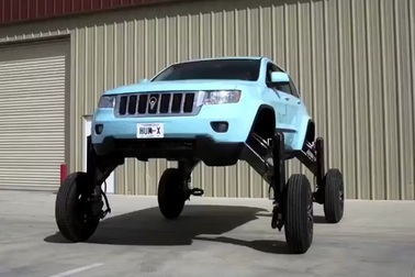 Độc đáo ý tưởng xe tự động nâng gầm để tránh tắc đường