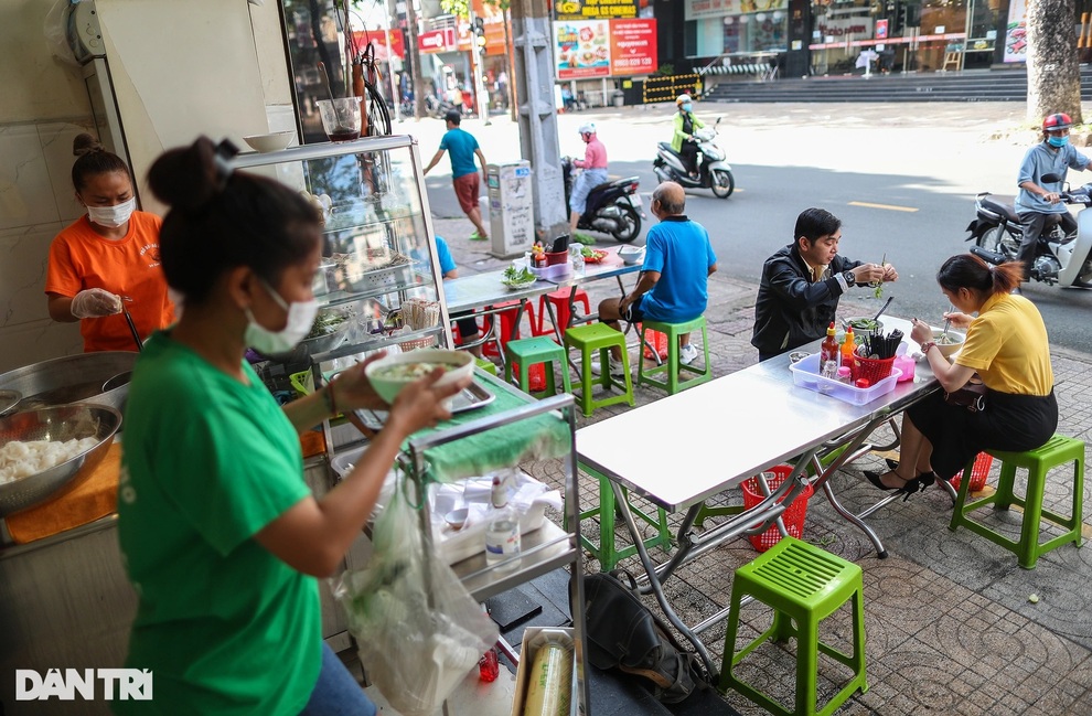 Phương án nào ứng phó dịch Covid-19 đang nóng trở lại TPHCM? - 5 Phương án nào ứng phó dịch Covid-19 đang nóng trở lại TPHCM? - 5