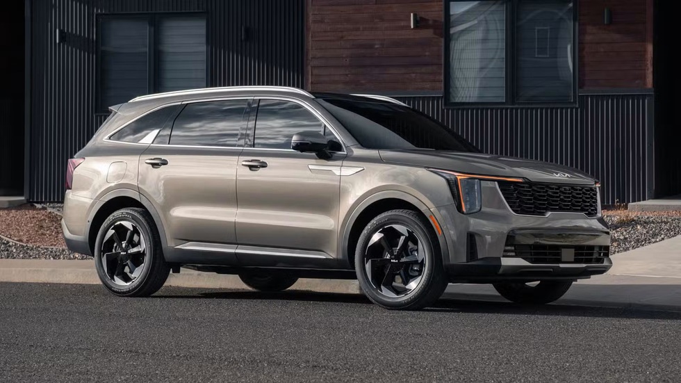 Loạt xe dự kiến ra mắt trong tháng 4: Thêm lựa chọn SUV gầm cao hybrid