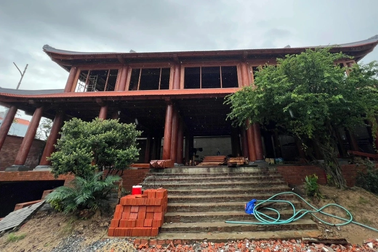 Vụ xây biệt thự "khủng" trái phép: Đại gia than khó tháo dỡ