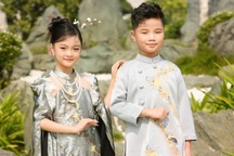 Bé Ghến phim "Đi giữa trời rực rỡ" xinh xắn trong tà áo dài