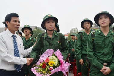 550 thanh niên Huế lên đường nhập ngũ