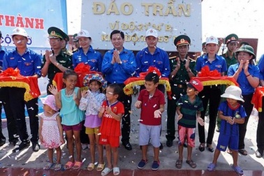 Quảng Ninh: Khánh thành cột cờ Tổ quốc trên Đảo Trần