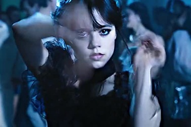 Điệu nhảy này được biên đạo bởi chính diễn viên thủ vai nhân vật Wednesday