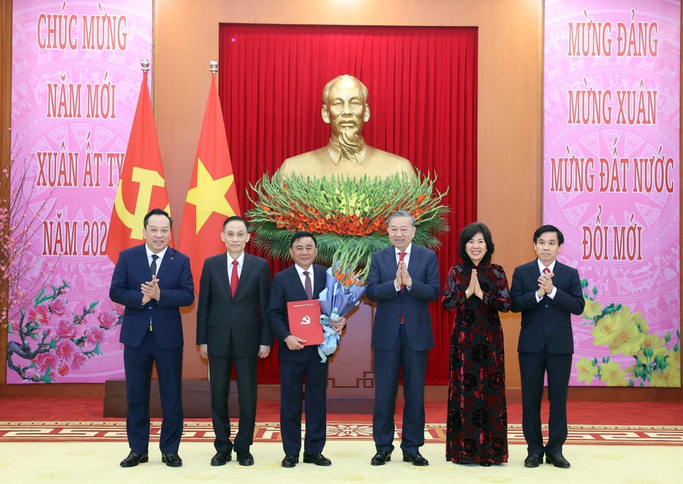 Ý nghĩa từ việc Bộ Chính trị quyết định lập mô hình chưa từng có tiền lệ - 2 Ý nghĩa từ việc Bộ Chính trị quyết định lập mô hình chưa từng có tiền lệ - 2