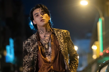 Thuận Nguyễn nhiều lần xin lỗi bạn diễn vì sự "điên" của mình