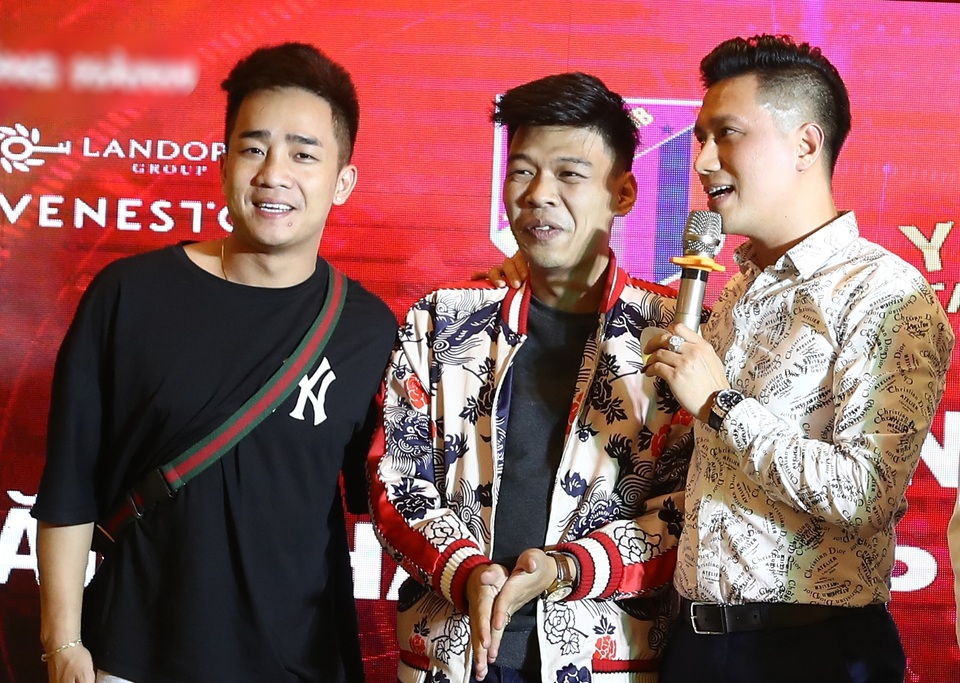 NSND Hoàng Dũng bật khóc khi được dàn sao bí mật tổ chức sinh nhật lúc nửa đêm - 6 NSND Hoàng Dũng bật khóc khi được dàn sao bí mật tổ chức sinh nhật lúc nửa đêm - 6