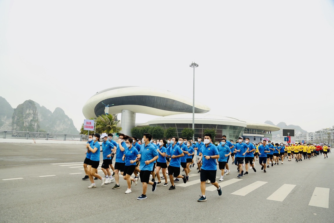 Hơn 15.000 người tham gia Ngày chạy Olympic, giải Việt dã truyền thống - 1 Hơn 15.000 người tham gia Ngày chạy Olympic, giải Việt dã truyền thống - 1