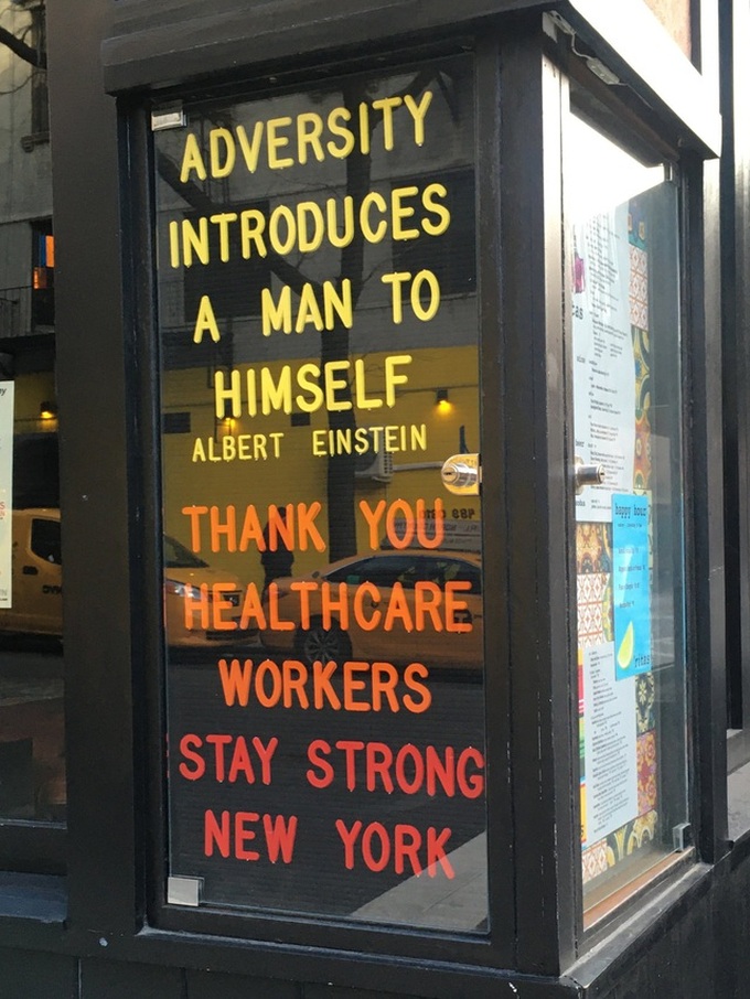 Phải đóng cửa vì dịch, các cửa hàng ở New York không quên trấn an khách hàng bằng những thông điệp vui vẻ, tích cực: Cẩn thận nhé, nhất định chúng tôi sẽ trở lại - Ảnh 8. Phải đóng cửa vì dịch, các cửa hàng ở New York không quên trấn an khách hàng bằng những thông điệp vui vẻ, tích cực: Cẩn thận nhé, nhất định chúng tôi sẽ trở lại - Ảnh 8.
