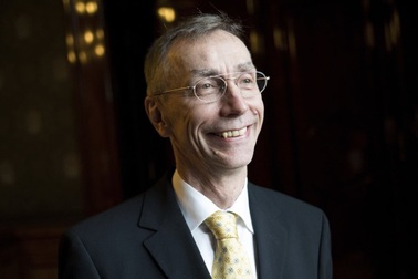 Giải Nobel Y học 2022 vinh danh nhà di truyền học Thụy Điển