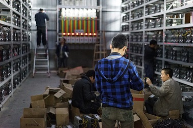 Doanh nghiệp nhập máy đào bitcoin, hải quan gặp khó, xin ý kiến ba bộ