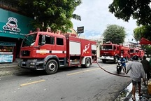 Cháy nhà hàng ở TPHCM, nhiều nhân viên kịp thời thoát nạn