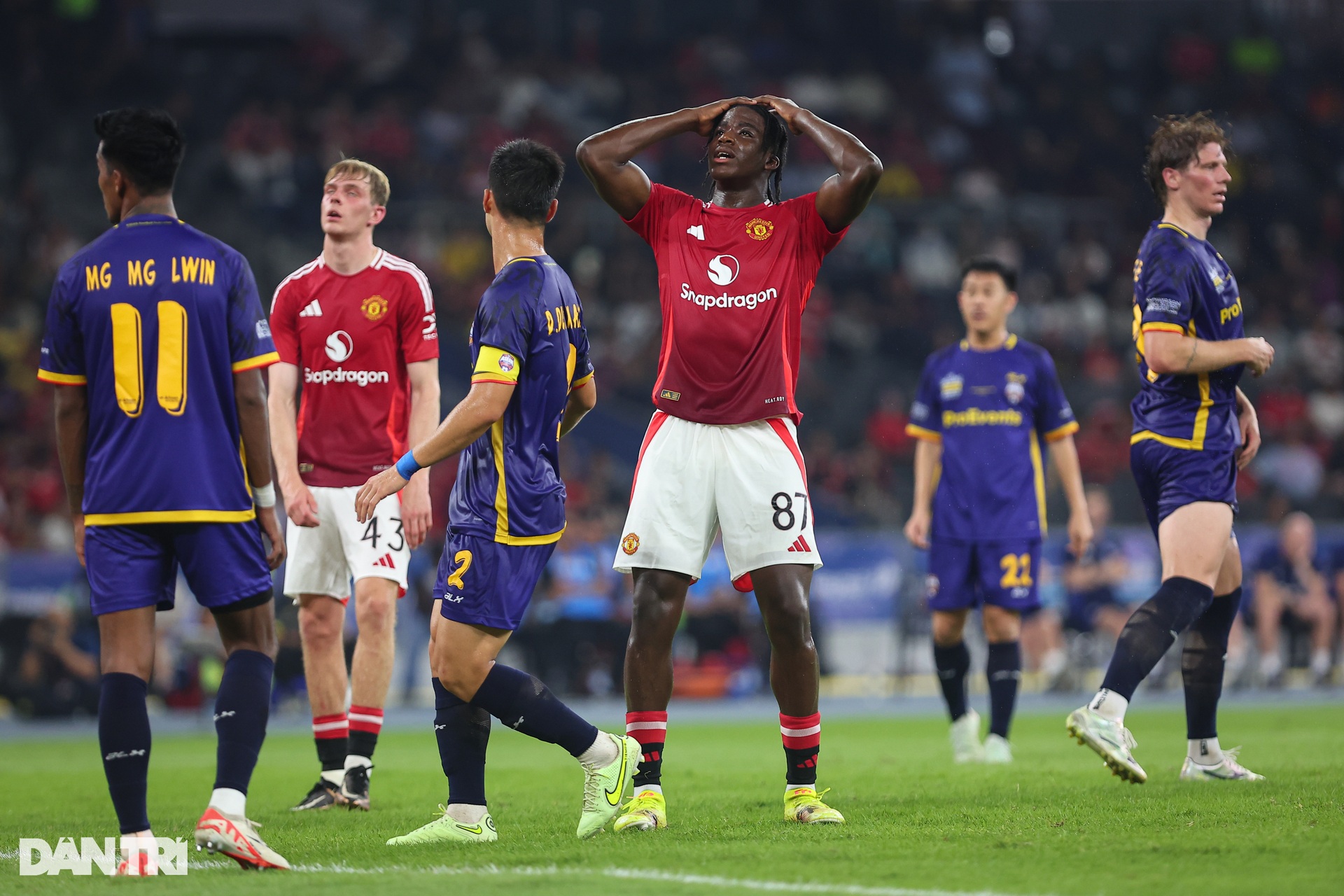 Cảm xúc trái ngược của dàn sao Man Utd sau thất bại ở Malaysia - 4 Cảm xúc trái ngược của dàn sao Man Utd sau thất bại ở Malaysia - 4