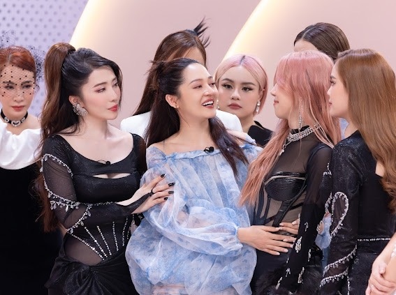 نسخه ویتنامی سوار بر باد: بائو آن مجبور به کنارهگیری شد، مای لین با ناراحتی به اشتباه خود اعتراف کرد - 1 Đạp gió bản Việt: Bảo Anh phải rút lui, Mỹ Linh ngậm ngùi nhận lỗi - 1