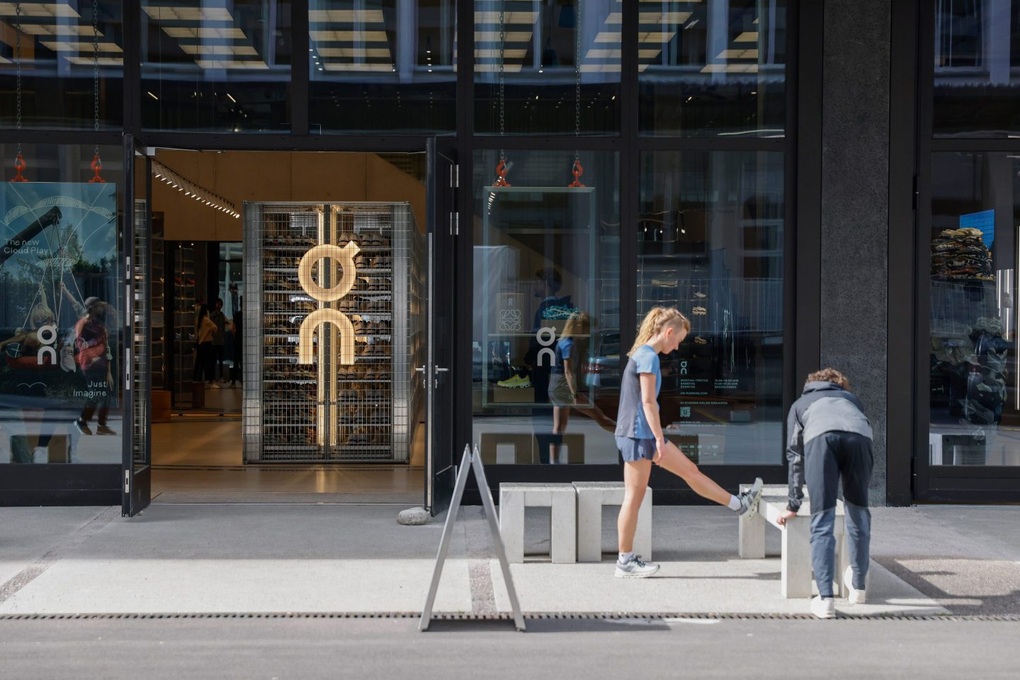 Kiếm thêm 3 tỷ USD một tuần, ngựa ô On đe dọa soán ngôi Nike và Adidas - 1 Kiếm thêm 3 tỷ USD một tuần, ngựa ô On đe dọa soán ngôi Nike và Adidas - 1