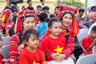 Từ tấm lòng bạn đọc tới niềm hạnh phúc của cô trò vùng biên