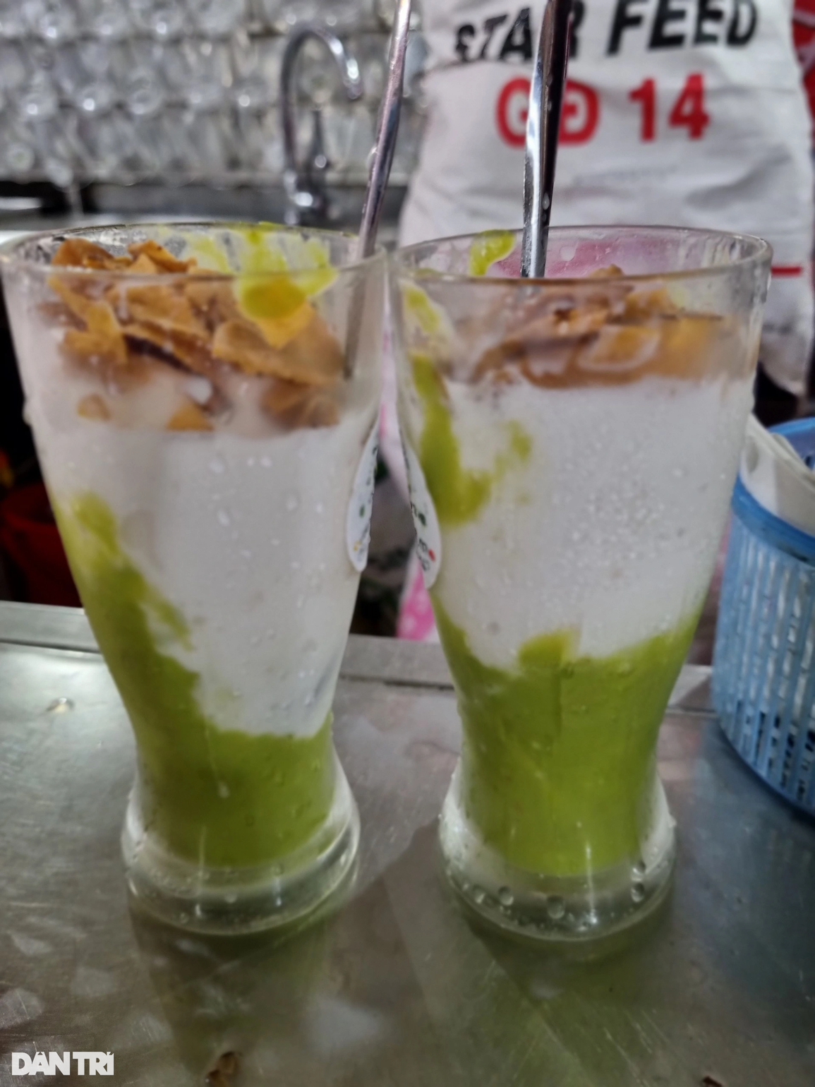 Quán kem bơ trong chợ, ngày bán nghìn ly, khách du lịch đóng thùng mang về - 2 Quán kem bơ trong chợ, ngày bán nghìn ly, khách du lịch đóng thùng mang về - 2