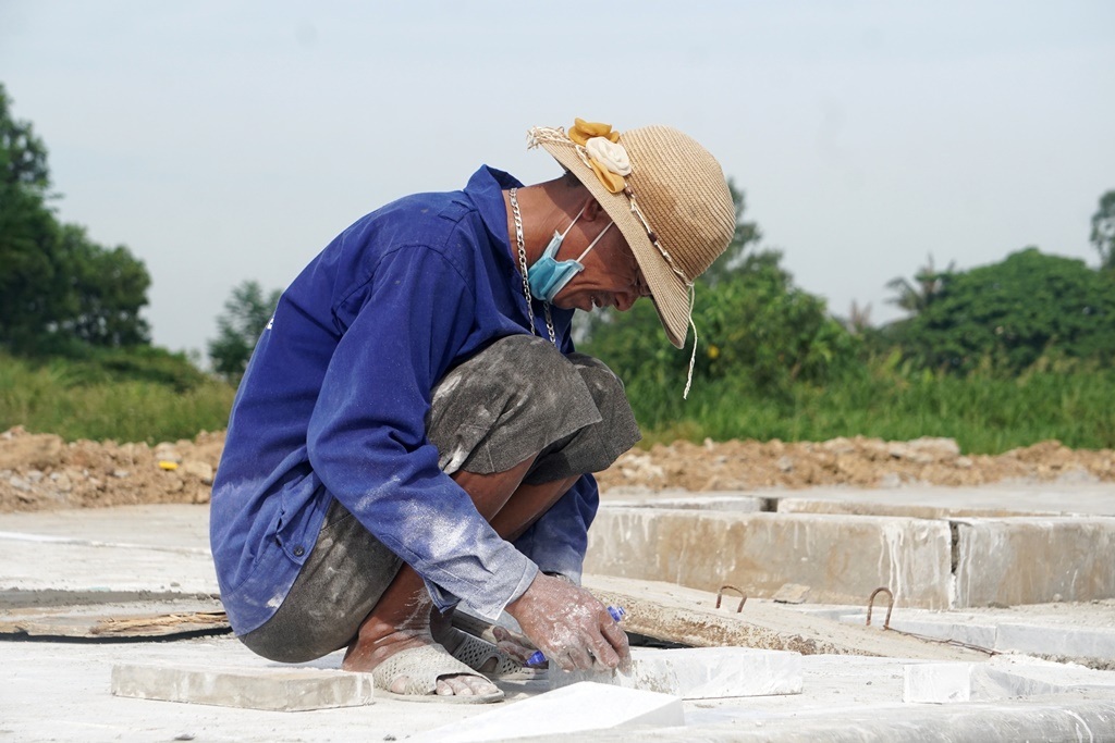 Người lao động vật lộn trong chảo lửa miền Trung - 1 Người lao động vật lộn trong chảo lửa miền Trung - 1