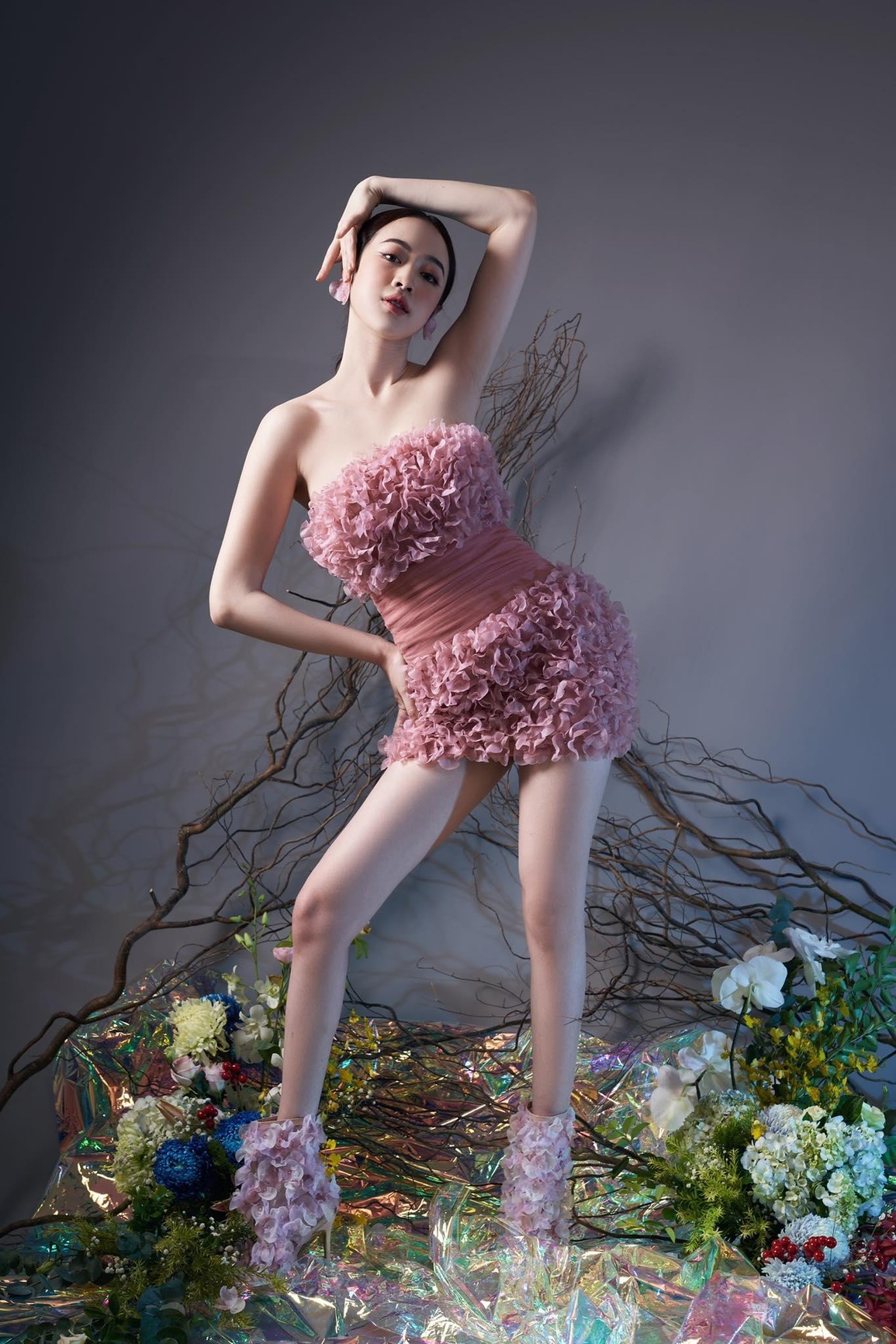 Hot girl gợi cảm hé lộ bí quyết giữ eo thon dáng đẹp ngày Tết - 10