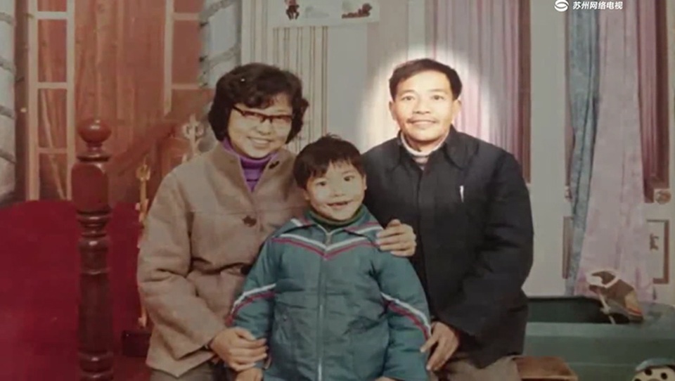 Chàng ngốc từng bị xa lánh, giờ là đại gia nhiều người kính nể - 2 Chàng ngốc từng bị xa lánh, giờ là đại gia nhiều người kính nể - 2