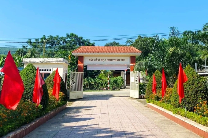 Phụ huynh vác dao xông vào trường: Nốt lặng trước ngày nhà giáo - 1 Phụ huynh vác dao xông vào trường: Nốt lặng trước ngày nhà giáo - 1