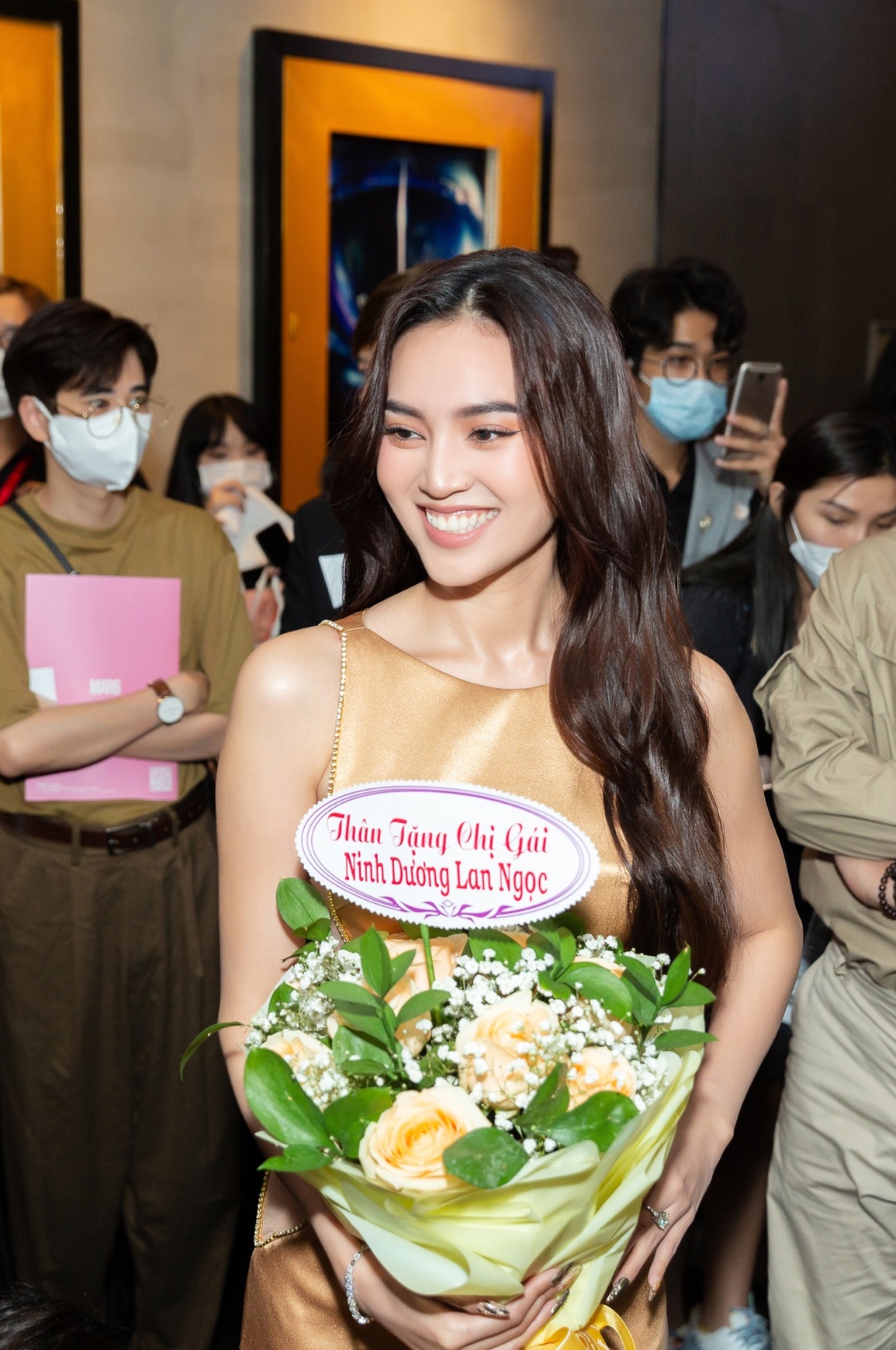 NSND Lê Khanh trao cúp Đại mỹ nhân màn ảnh Việt 2021 cho Lan Ngọc - 4 NSND Lê Khanh trao cúp Đại mỹ nhân màn ảnh Việt 2021 cho Lan Ngọc - 4