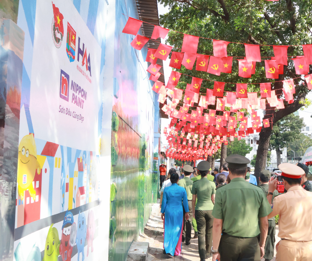 Nippon Paint cùng Công an TPHCM khánh thành tranh bích họa Việt Nam tươi đẹp thứ 19 - 5 Nippon Paint cùng Công an TPHCM khánh thành tranh bích họa Việt Nam tươi đẹp thứ 19 - 5