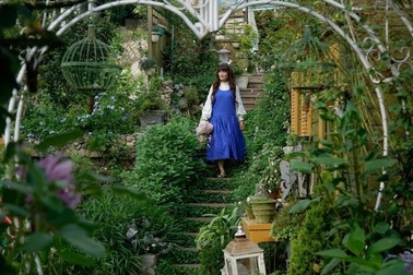 Rời thành phố chật chội, người phụ nữ về quê làm vườn và tạo nên kiệt tác đẹp không ngờ