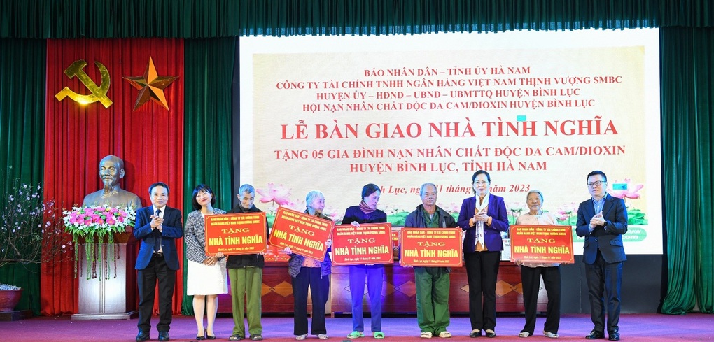 FE CREDIT lan tỏa yêu thương, sẻ chia Tết ấm với hoàn cảnh khó khăn - 2 FE CREDIT lan tỏa yêu thương, sẻ chia Tết ấm với hoàn cảnh khó khăn - 2