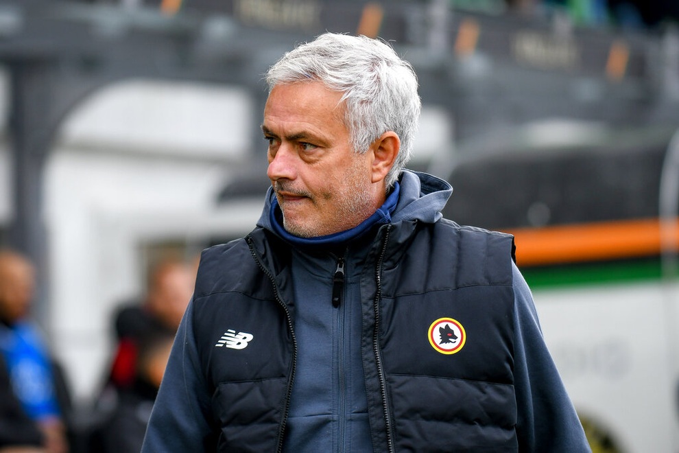 AS Roma thua sốc tí hon, HLV Mourinho lâm nguy - 2 AS Roma thua sốc tí hon, HLV Mourinho lâm nguy - 2