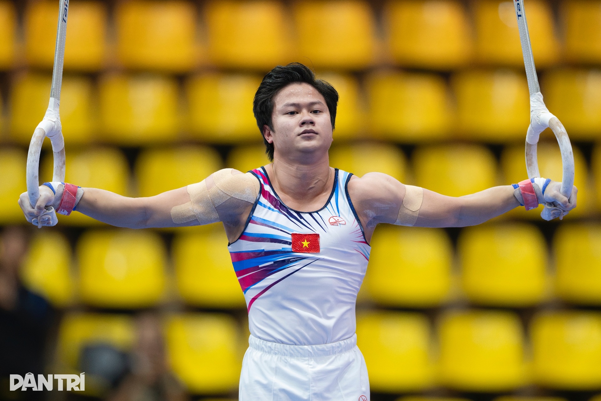 Khánh Phong nghẹn ngào nhớ về người cha quá cố sau tấm HCV đầy cảm xúc - 6