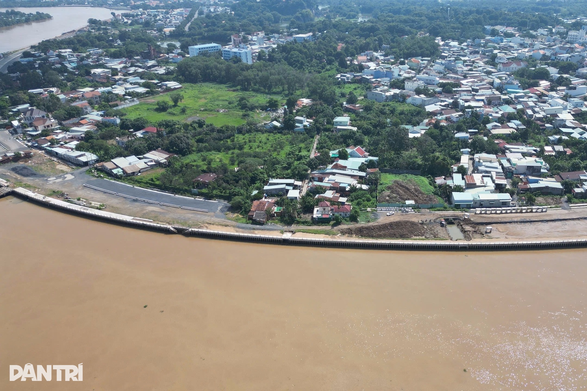 Đường ven sông có biệt thự 100 tuổi ở Đồng Nai gặp khó vì thiếu mặt bằng - 14 Đường ven sông có biệt thự 100 tuổi ở Đồng Nai gặp khó vì thiếu mặt bằng - 14