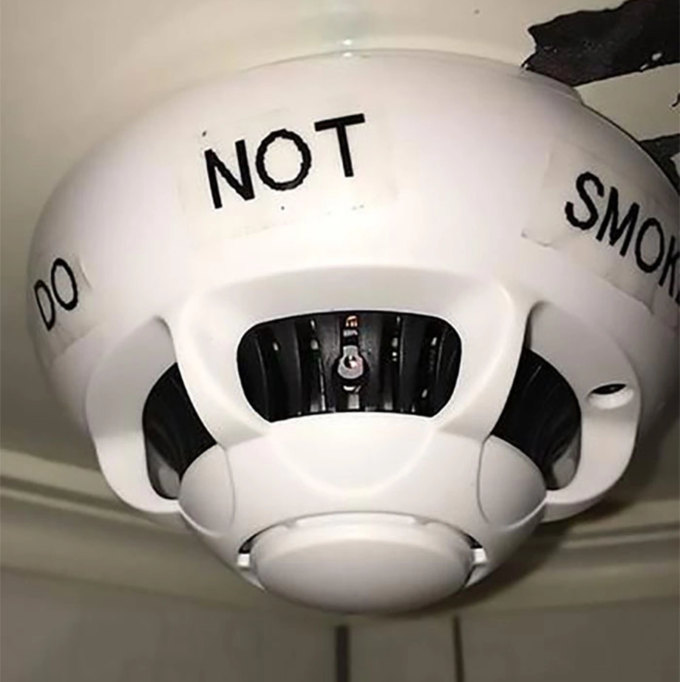 Nhận diện những kiểu ngụy trang, che giấu tinh vi của camera quay lén - 10 Nhận diện những kiểu ngụy trang, che giấu tinh vi của camera quay lén - 10