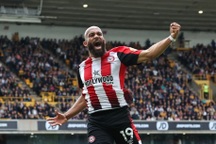 Man Utd "mặc cả từng xu" với ngôi sao Brentford, CĐV buông lời cay đắng