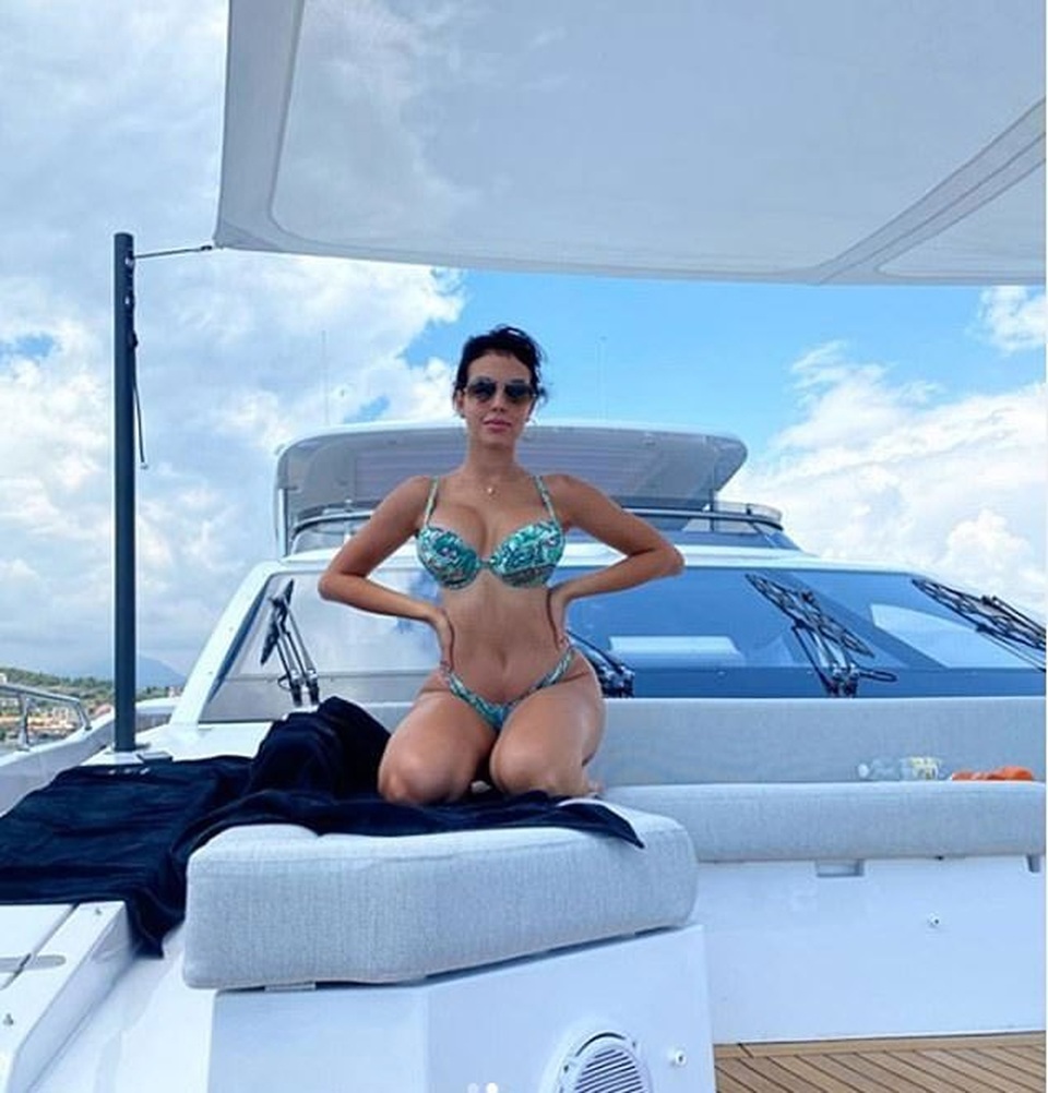 Chiêm ngưỡng siêu du thuyền hơn 167 tỷ đồng của C.Ronaldo - 10 Chiêm ngưỡng siêu du thuyền hơn 167 tỷ đồng của C.Ronaldo - 10