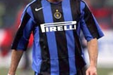 Inter thanh lý hợp đồng với Vieri 