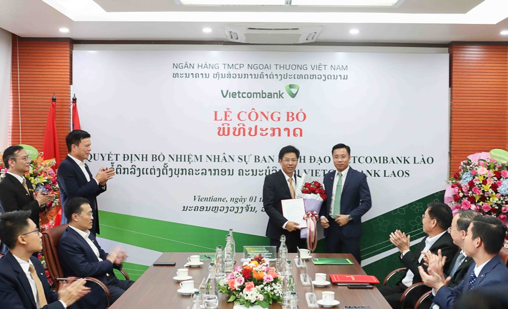 Vietcombank công bố quyết định về nhân sự ban lãnh đạo VCB Lào - 4 Vietcombank công bố quyết định về nhân sự ban lãnh đạo VCB Lào - 4