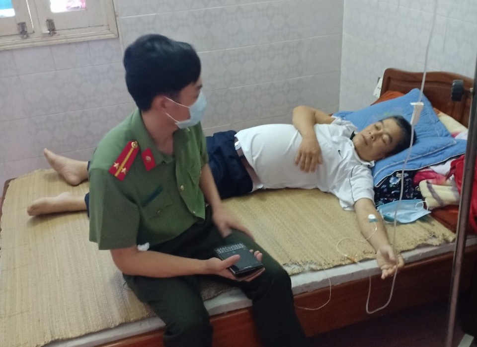 Trung úy Công an 2 lần hiến máu khẩn cấp cứu người qua cơn nguy kịch - 2 Trung úy Công an 2 lần hiến máu khẩn cấp cứu người qua cơn nguy kịch - 2