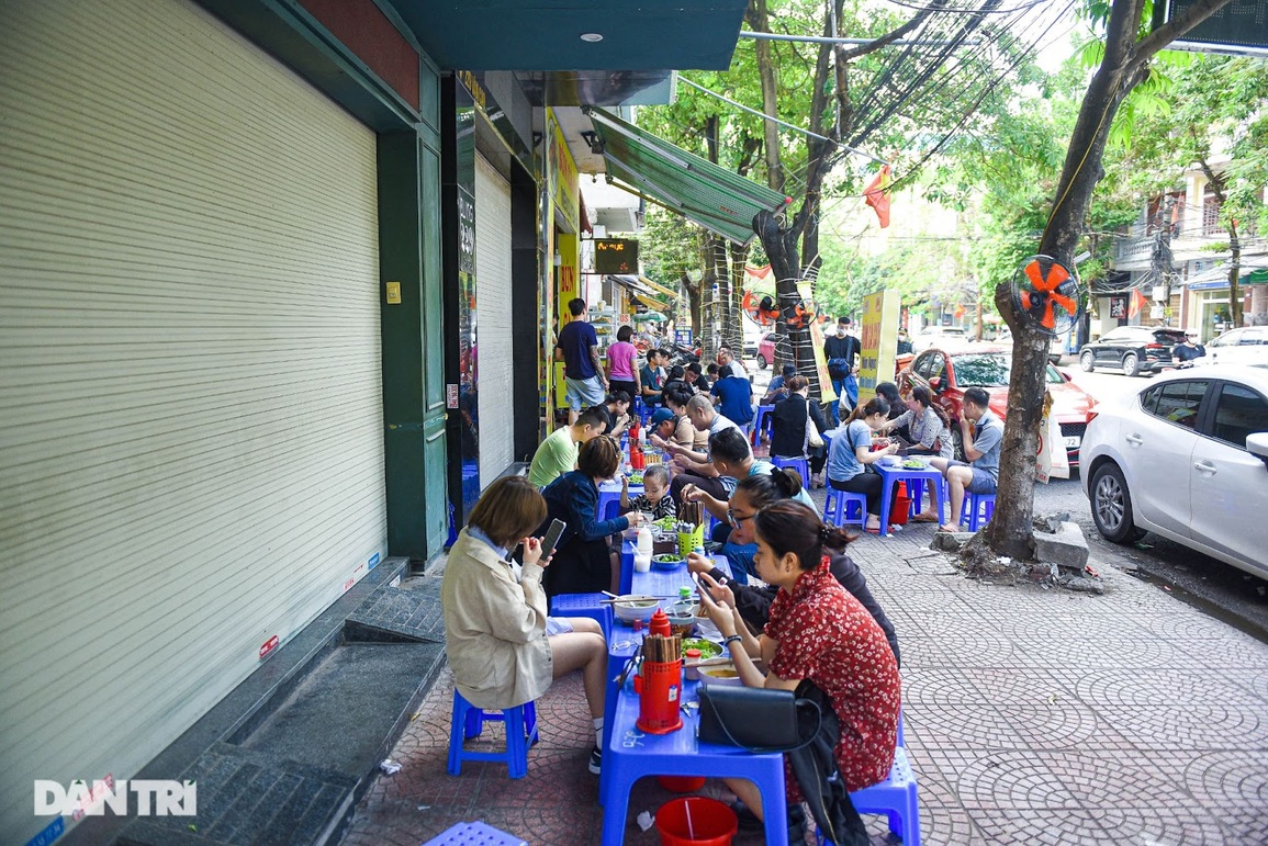Quán bún cá cay ngày bán 1.300 bát, dùng cả tạ nguyên liệu ở Hải Phòng - 1 Quán bún cá cay ngày bán 1.300 bát, dùng cả tạ nguyên liệu ở Hải Phòng - 1